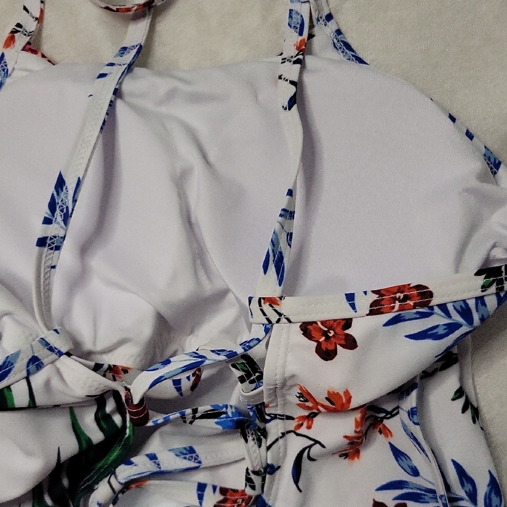 Nwt Multicolor Floral One Piece Swimsuit Size M - Picture 5 of 5